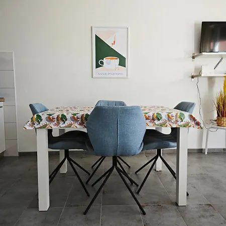 Cozy Old Town Apartment *