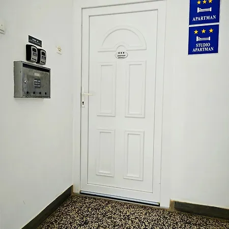 Cozy Old Town Apartment *