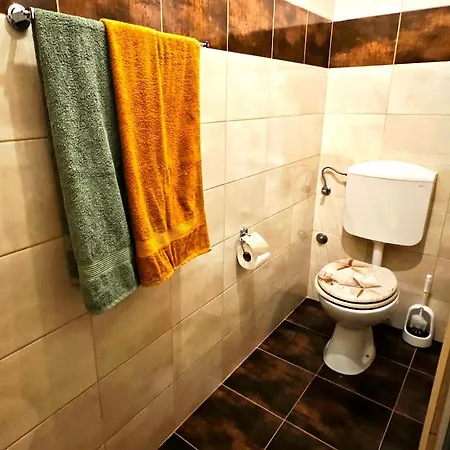 Cozy Old Town Apartment *