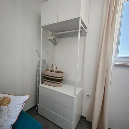 Cozy Old Town Apartment *