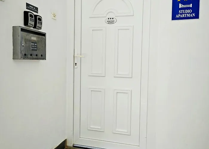 Cozy Old Town Apartment *